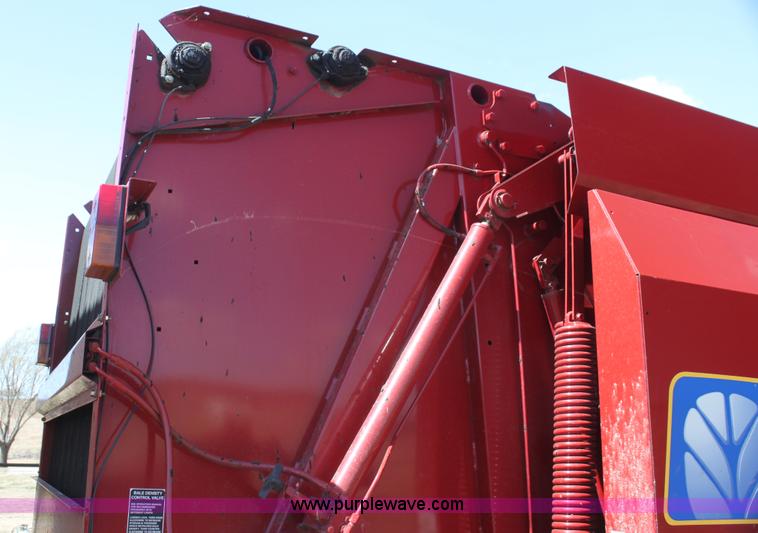 image for item H2218 2009 New Holland BR7090 round baler