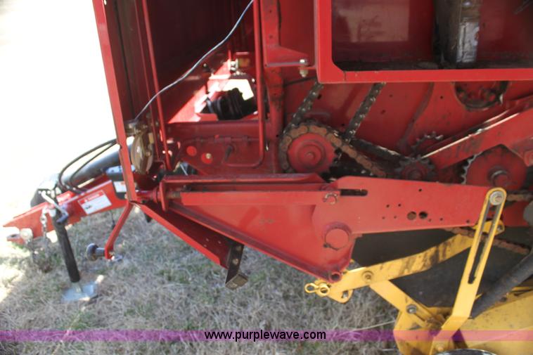 image for item H2218 2009 New Holland BR7090 round baler