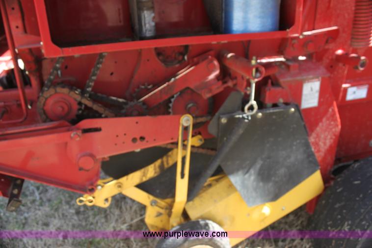 image for item H2218 2009 New Holland BR7090 round baler