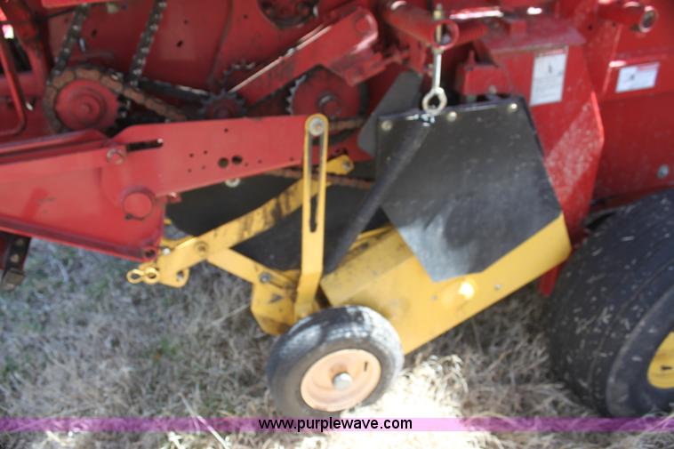 image for item H2218 2009 New Holland BR7090 round baler