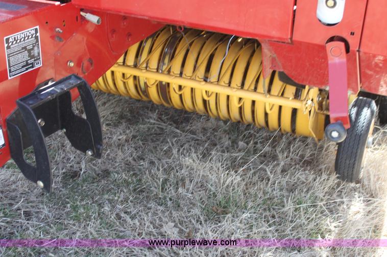 image for item H2218 2009 New Holland BR7090 round baler