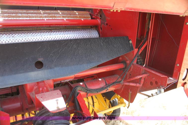 image for item H2218 2009 New Holland BR7090 round baler