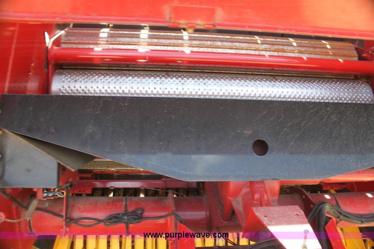 image for item H2218 2009 New Holland BR7090 round baler