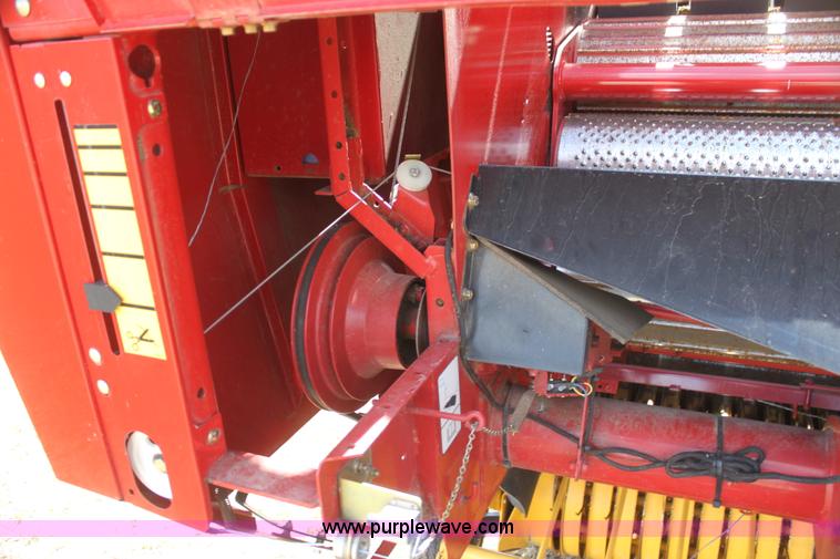 image for item H2218 2009 New Holland BR7090 round baler