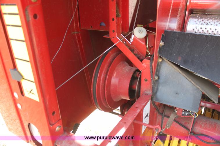 image for item H2218 2009 New Holland BR7090 round baler