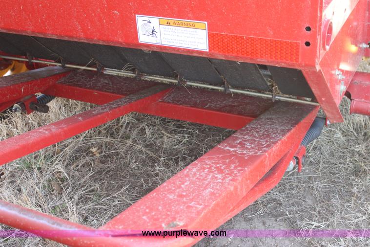 image for item H2218 2009 New Holland BR7090 round baler