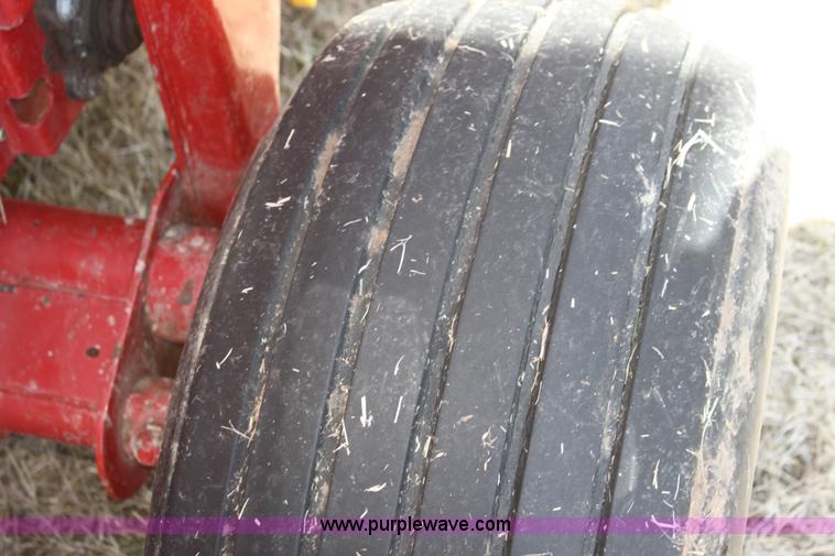 image for item H2218 2009 New Holland BR7090 round baler