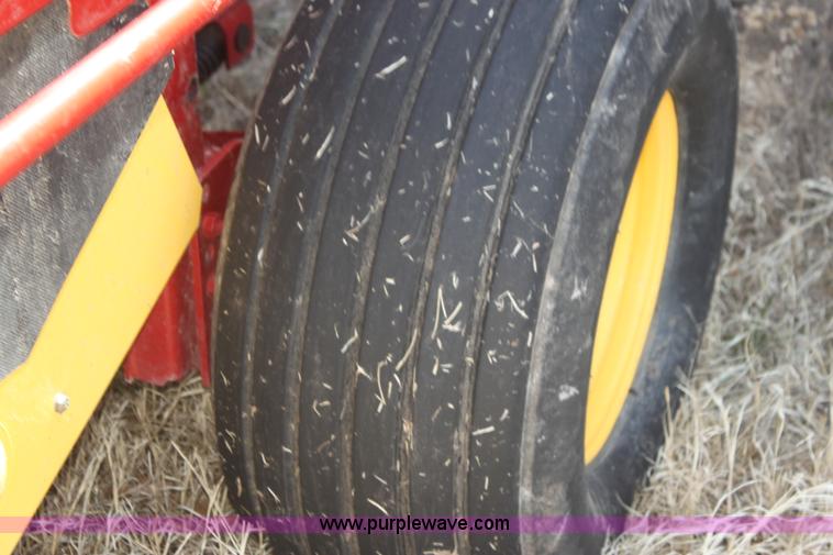 image for item H2218 2009 New Holland BR7090 round baler