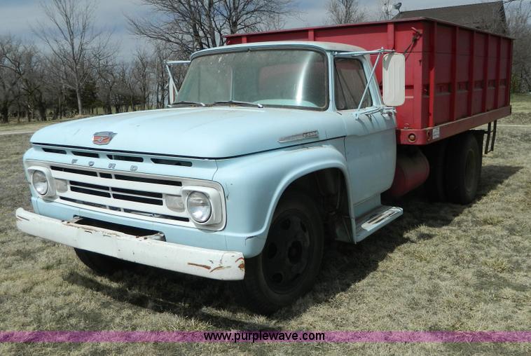 image for item H2494 1962 Ford F600 grain truck