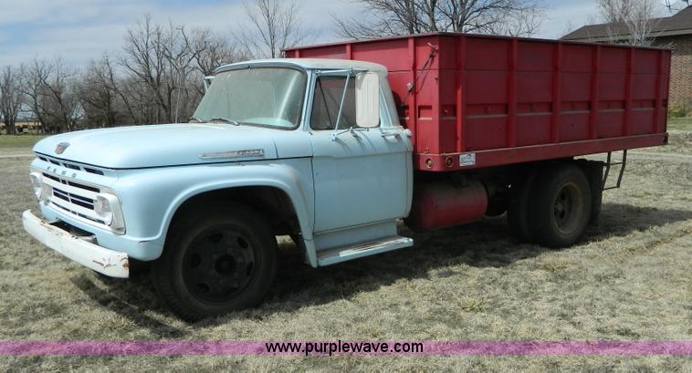 image for item H2494 1962 Ford F600 grain truck