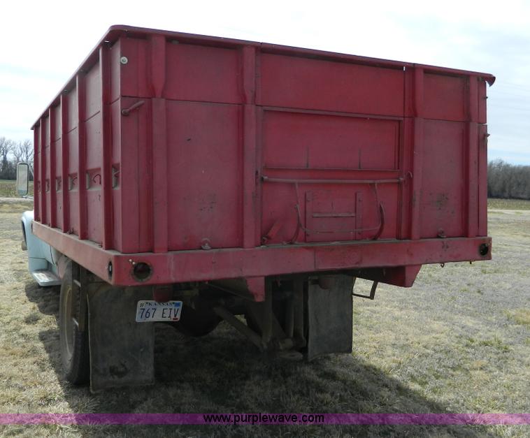 image for item H2494 1962 Ford F600 grain truck