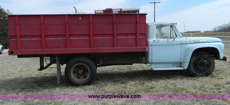 image for item H2494 1962 Ford F600 grain truck
