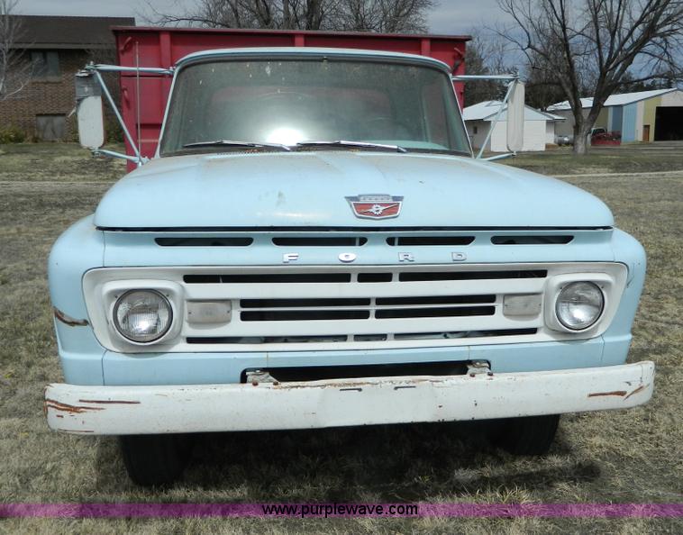 image for item H2494 1962 Ford F600 grain truck