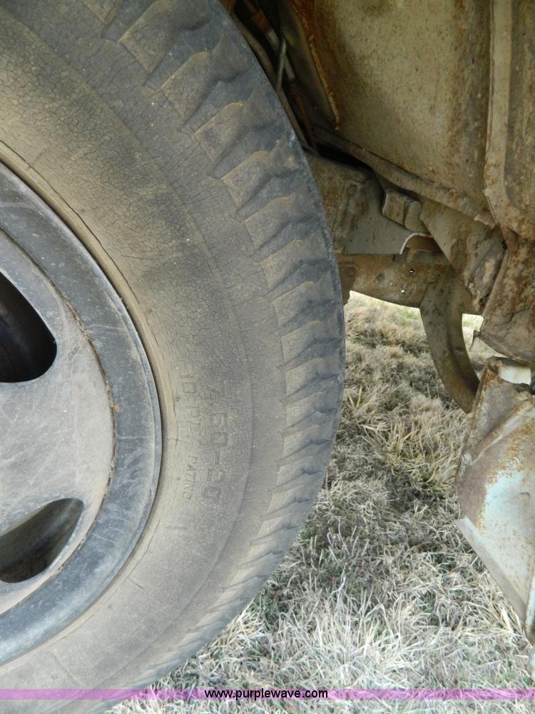 image for item H2494 1962 Ford F600 grain truck