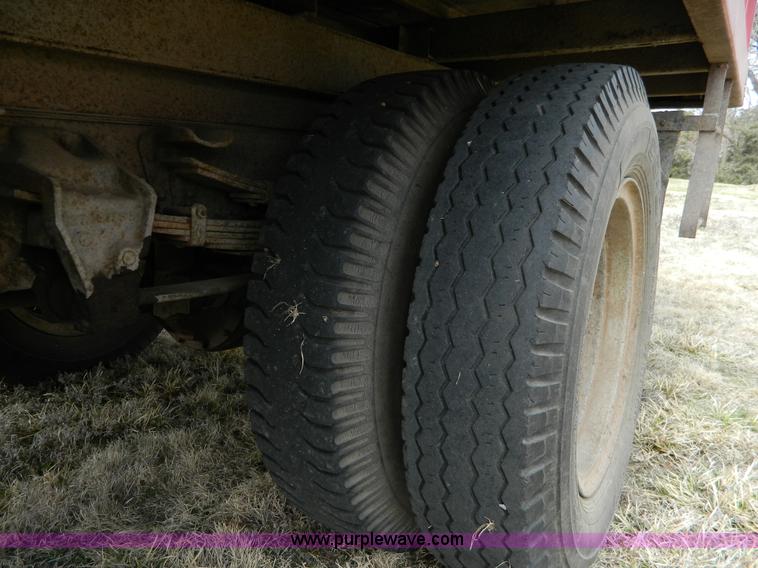 image for item H2494 1962 Ford F600 grain truck