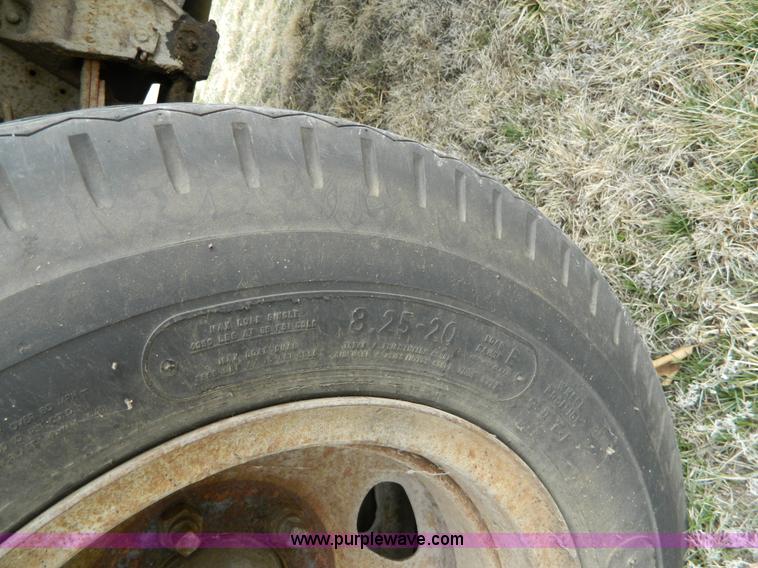 image for item H2494 1962 Ford F600 grain truck