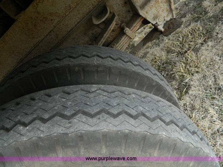 image for item H2494 1962 Ford F600 grain truck