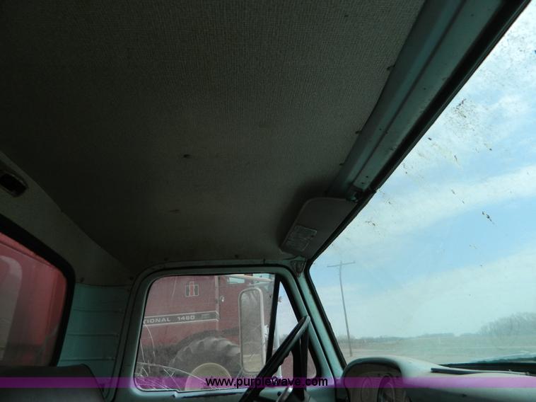 image for item H2494 1962 Ford F600 grain truck