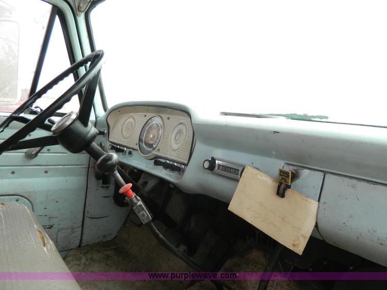 image for item H2494 1962 Ford F600 grain truck