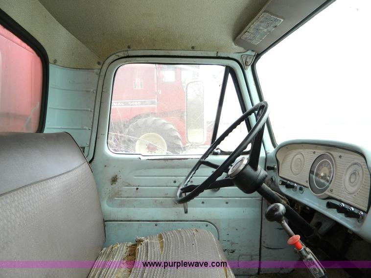 image for item H2494 1962 Ford F600 grain truck