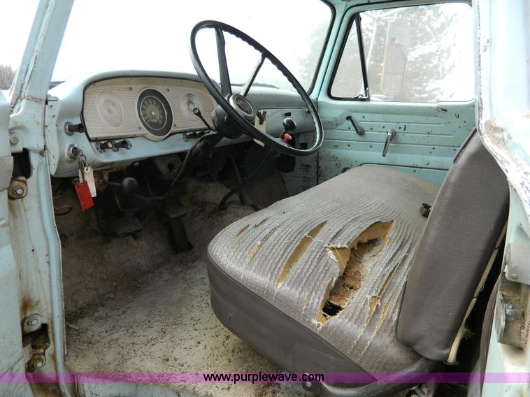 image for item H2494 1962 Ford F600 grain truck