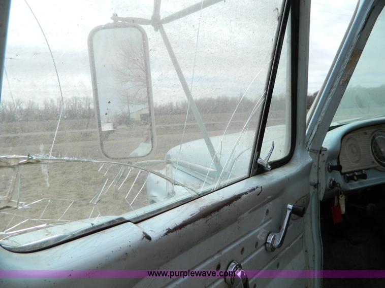 image for item H2494 1962 Ford F600 grain truck