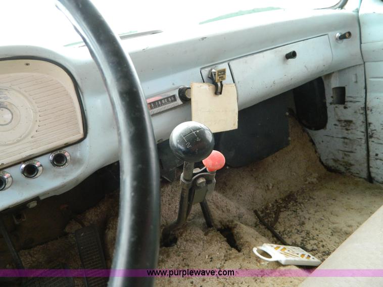 image for item H2494 1962 Ford F600 grain truck