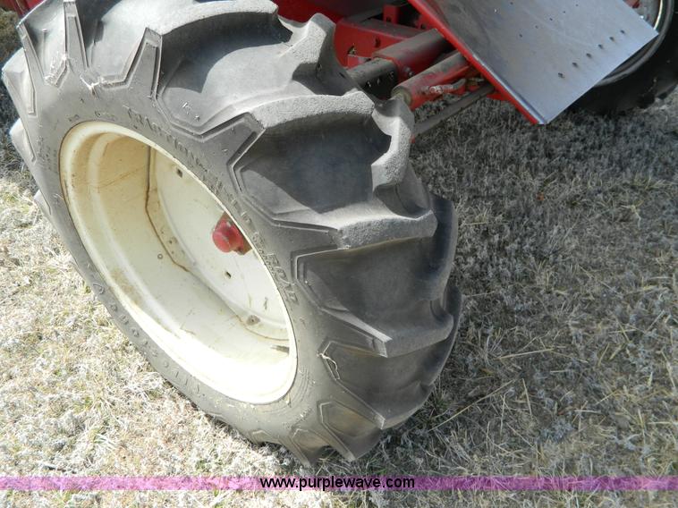 image for item H2495 1981 International 1460 Axial-Flow combine