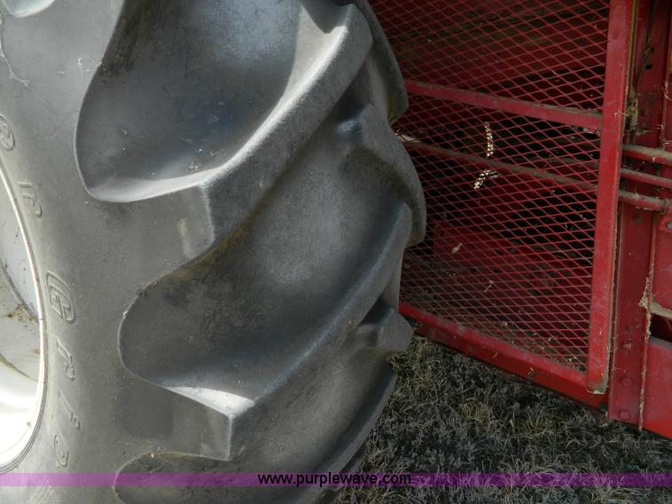 image for item H2495 1981 International 1460 Axial-Flow combine