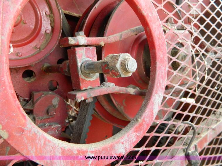 image for item H2495 1981 International 1460 Axial-Flow combine