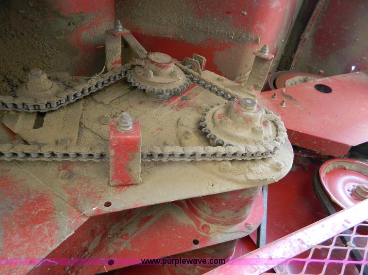 image for item H2495 1981 International 1460 Axial-Flow combine