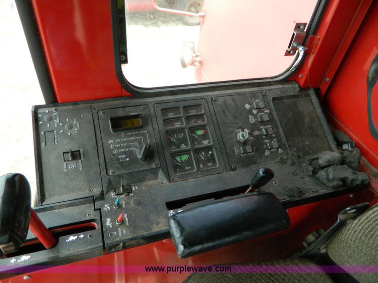 image for item H2495 1981 International 1460 Axial-Flow combine