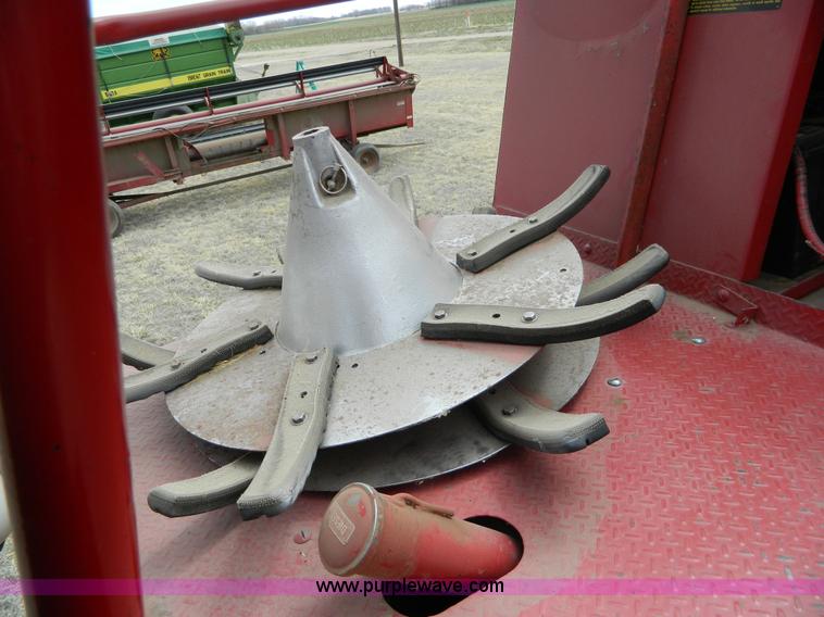 image for item H2495 1981 International 1460 Axial-Flow combine