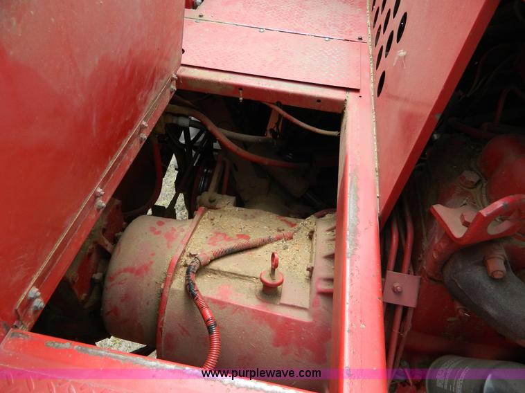 image for item H2495 1981 International 1460 Axial-Flow combine