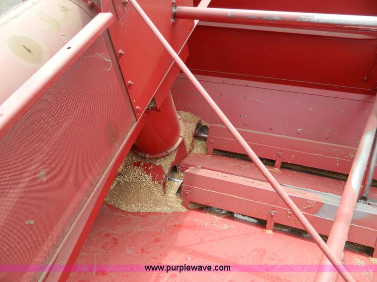 image for item H2495 1981 International 1460 Axial-Flow combine