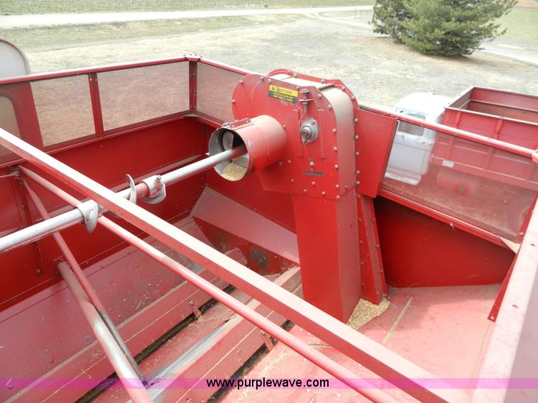 image for item H2495 1981 International 1460 Axial-Flow combine