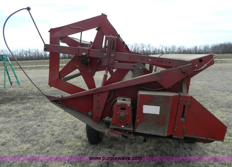 image for item H2495 1981 International 1460 Axial-Flow combine