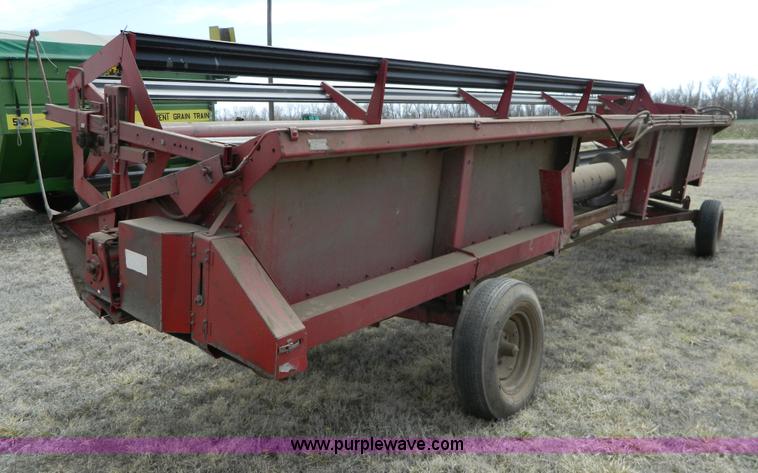 image for item H2495 1981 International 1460 Axial-Flow combine