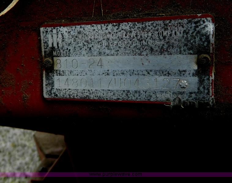 image for item H2495 1981 International 1460 Axial-Flow combine