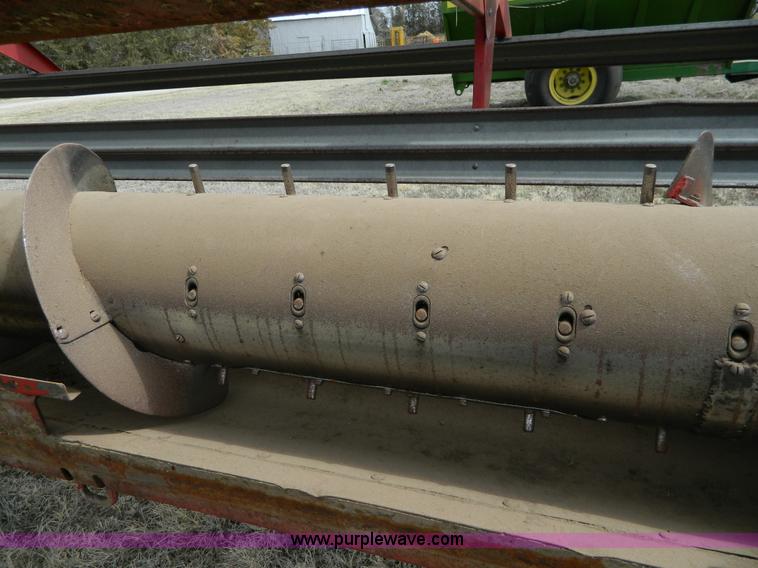 image for item H2495 1981 International 1460 Axial-Flow combine