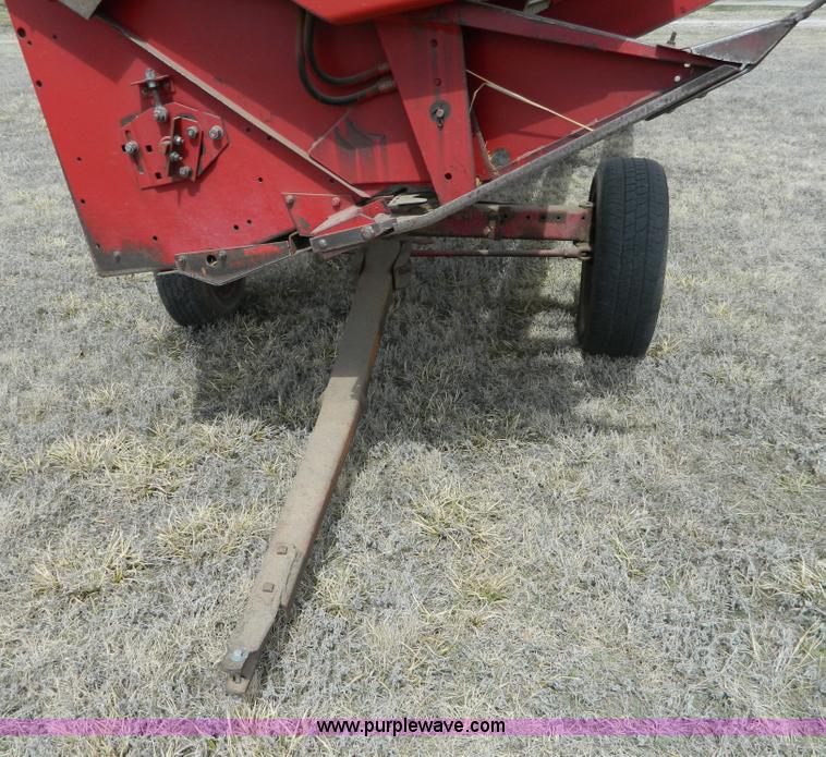 image for item H2495 1981 International 1460 Axial-Flow combine