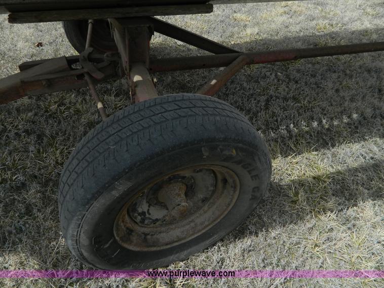 image for item H2495 1981 International 1460 Axial-Flow combine