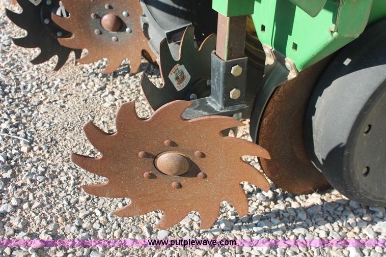 image for item H5720 2000 John Deere 1720 Integral Stack-Fold planter