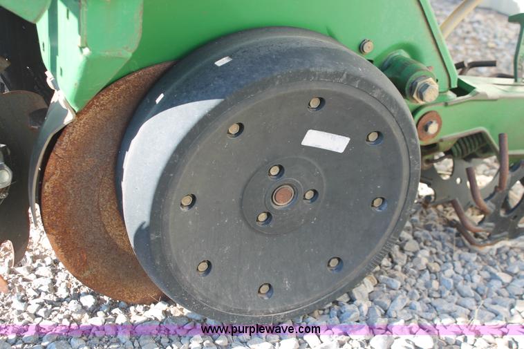image for item H5720 2000 John Deere 1720 Integral Stack-Fold planter