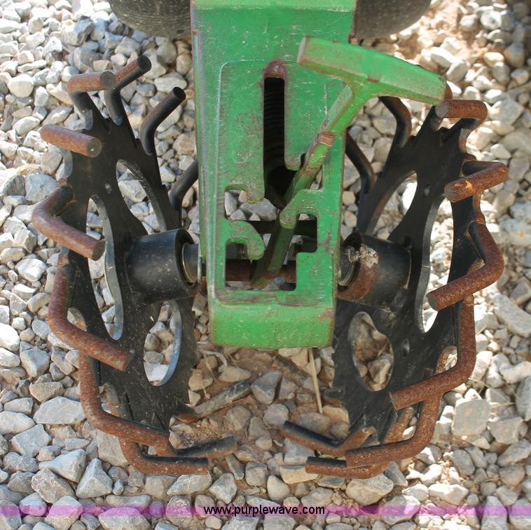 image for item H5720 2000 John Deere 1720 Integral Stack-Fold planter