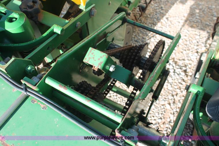 image for item H5720 2000 John Deere 1720 Integral Stack-Fold planter