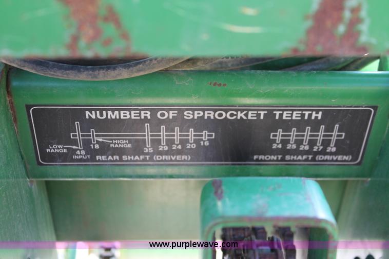 image for item H5720 2000 John Deere 1720 Integral Stack-Fold planter