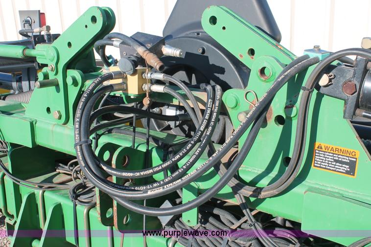 image for item H5720 2000 John Deere 1720 Integral Stack-Fold planter