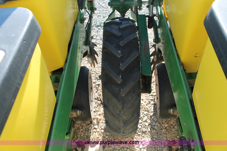 image for item H5720 2000 John Deere 1720 Integral Stack-Fold planter