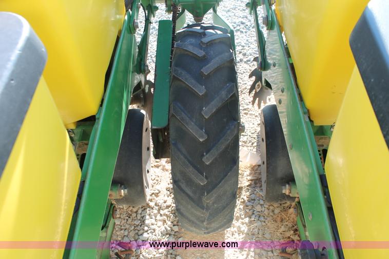 image for item H5720 2000 John Deere 1720 Integral Stack-Fold planter